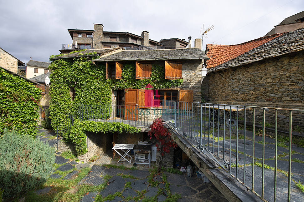 CONJUNTO DE DOS CASAS EN VENTA EN BOLVIR