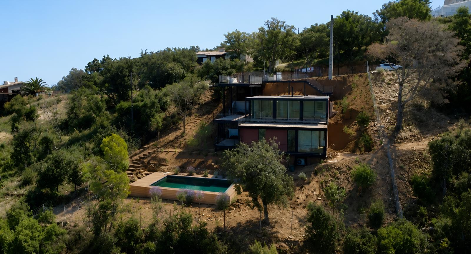 HABITATGE D'OBRA NOVA CERTIFICAT AMB LA MÀXIMA EFICIÈNCIA ENERGÈTICA I PISCINA NATURAL-ECOLÒGICA
