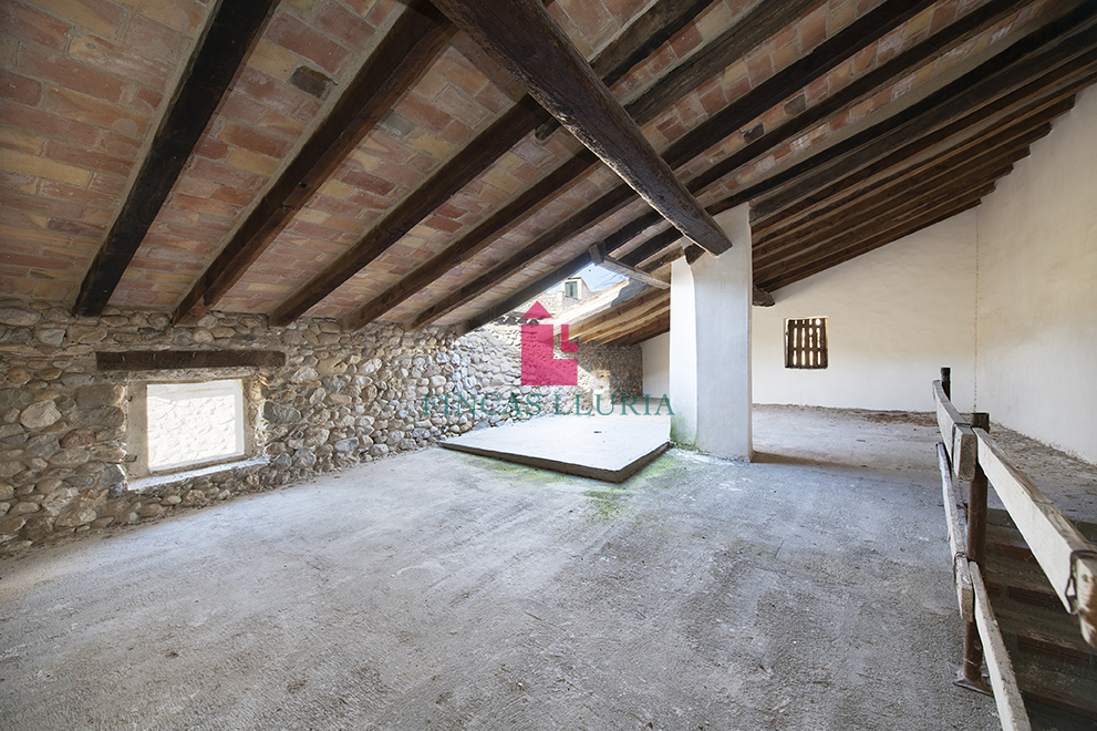 CASA EN VENTA EN CRESPIÀ