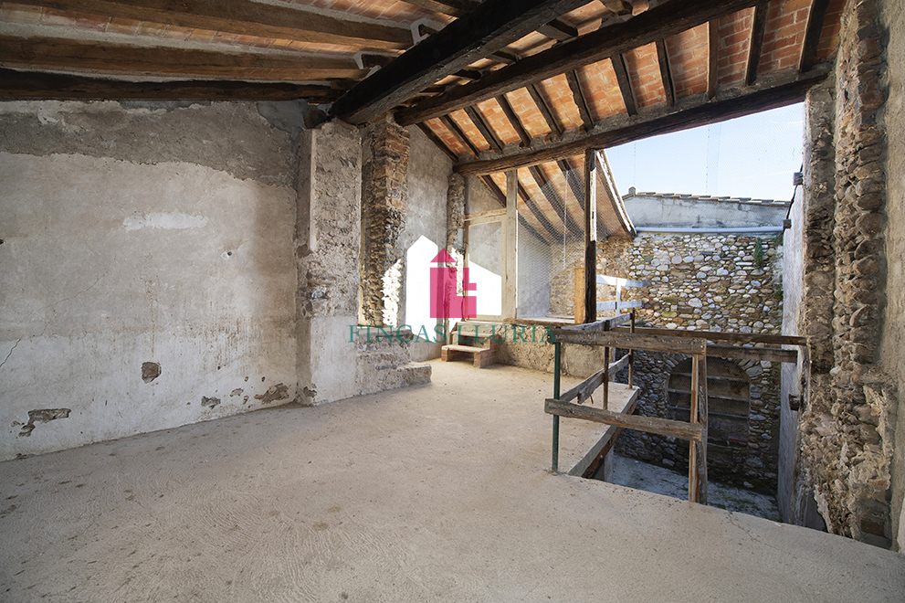 CASA EN VENDA A CRESPIÀ