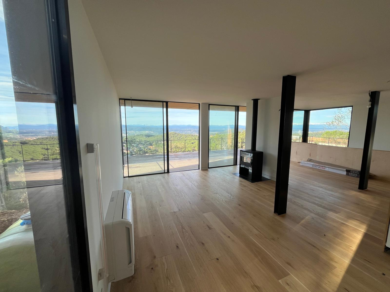 HABITATGE D'OBRA NOVA CERTIFICAT AMB LA MÀXIMA EFICIÈNCIA ENERGÈTICA I PISCINA NATURAL-ECOLÒGICA