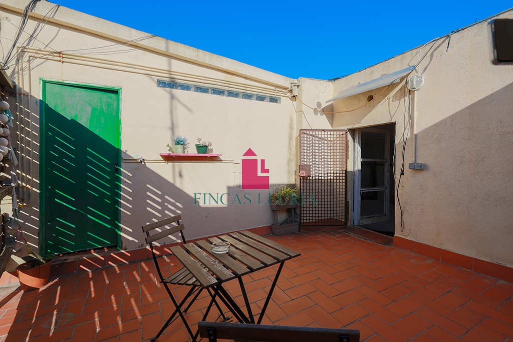 FLAT FOR RENT IN THE GOTHIC QUARTER