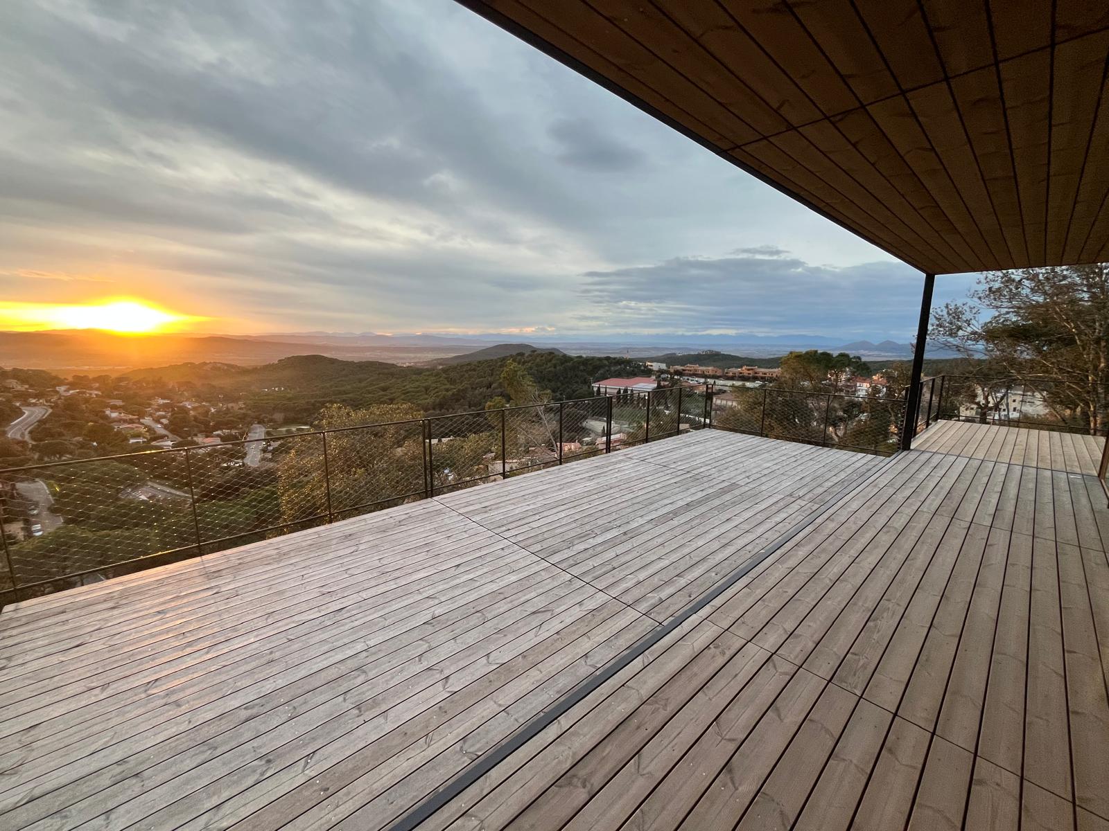 HABITATGE D'OBRA NOVA CERTIFICAT AMB LA MÀXIMA EFICIÈNCIA ENERGÈTICA I PISCINA NATURAL-ECOLÒGICA