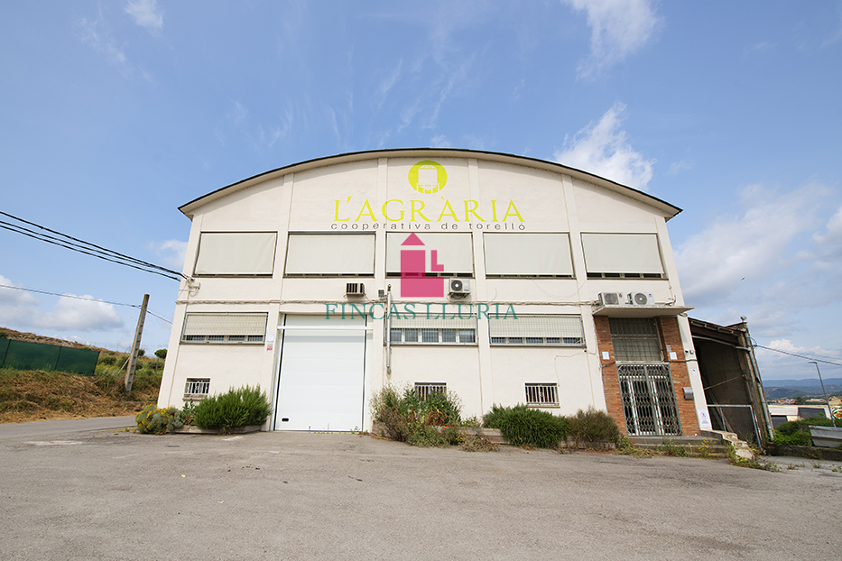 FÁBRICA EN VENTA EN TORELLÓ